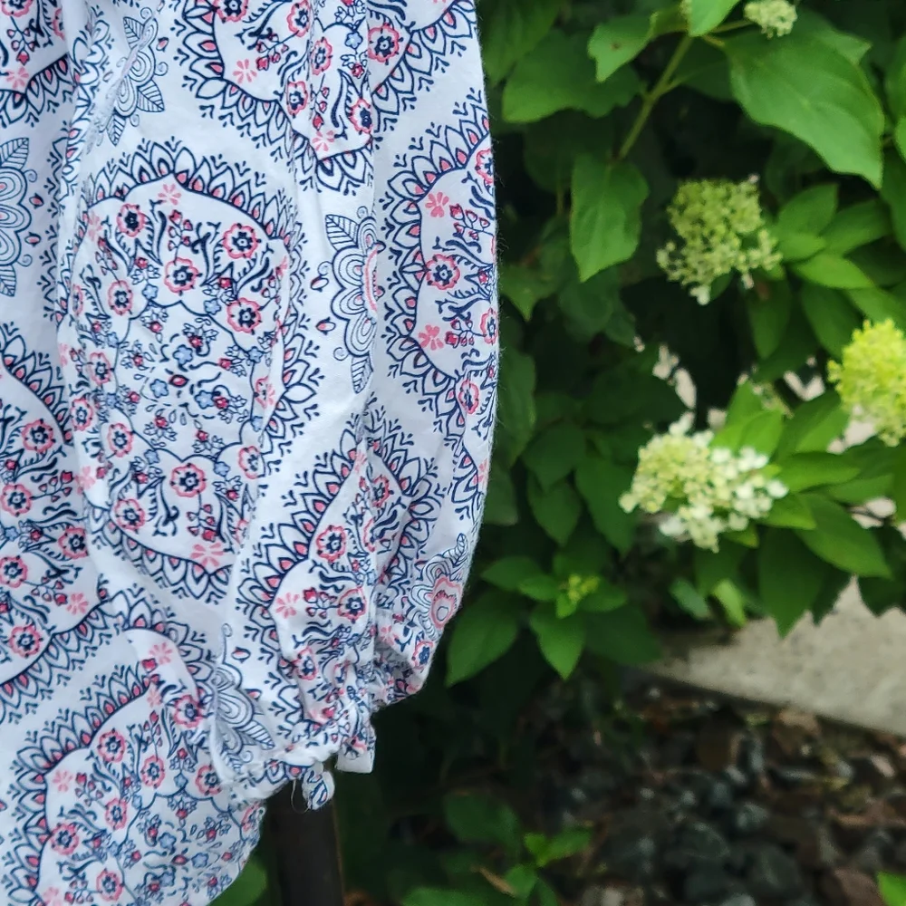Epic Threads cold shoulder blue pink floral pattern smocked top Medium - Picture 6 of 9